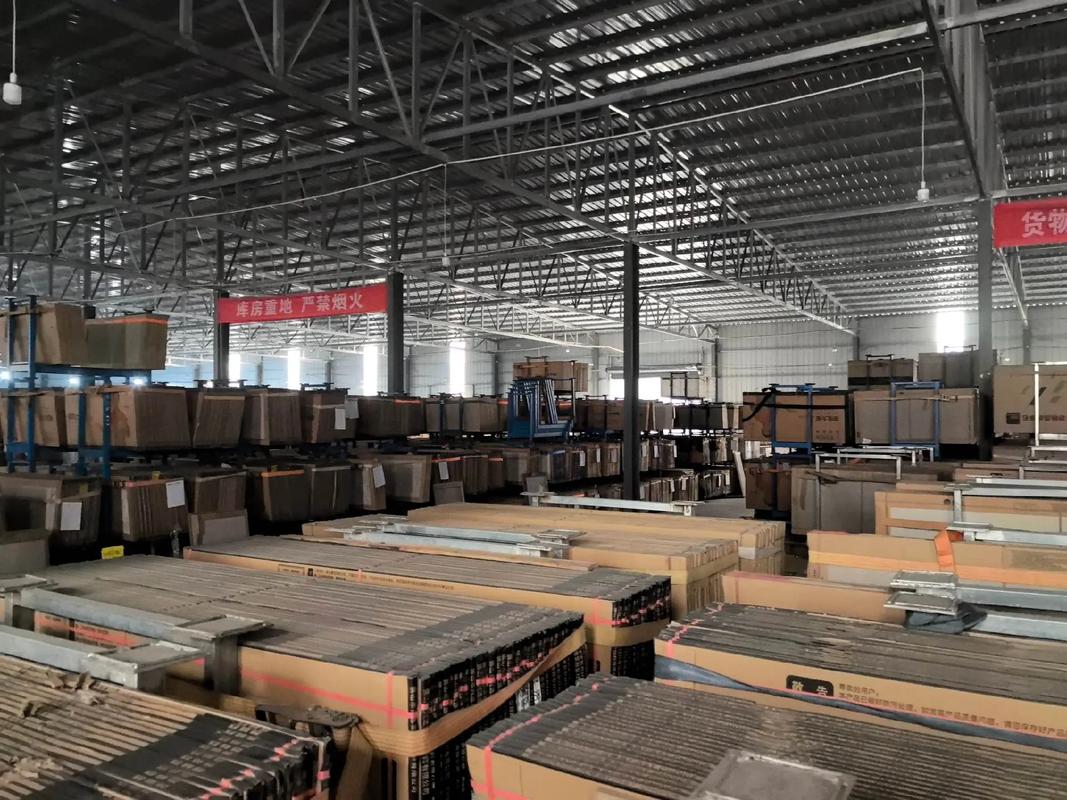 这里是西安最大的瓷砖批发基地,花色种类齐全,货源充足稳定,欢